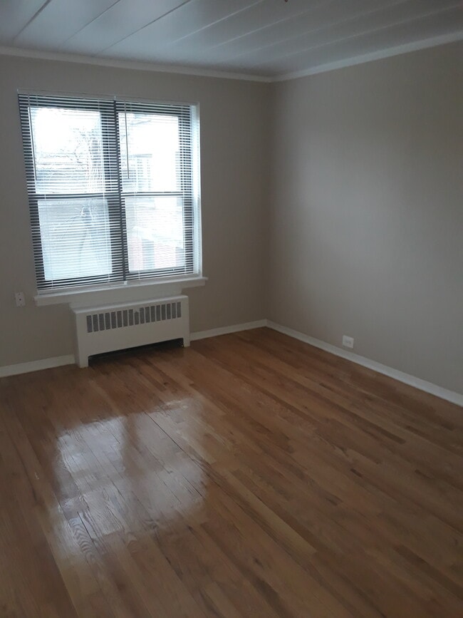 Building Photo - 1360 Touhy Ave