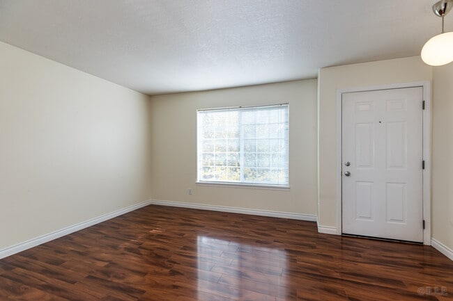 Photo - 6621 N Columbia Way Townhome