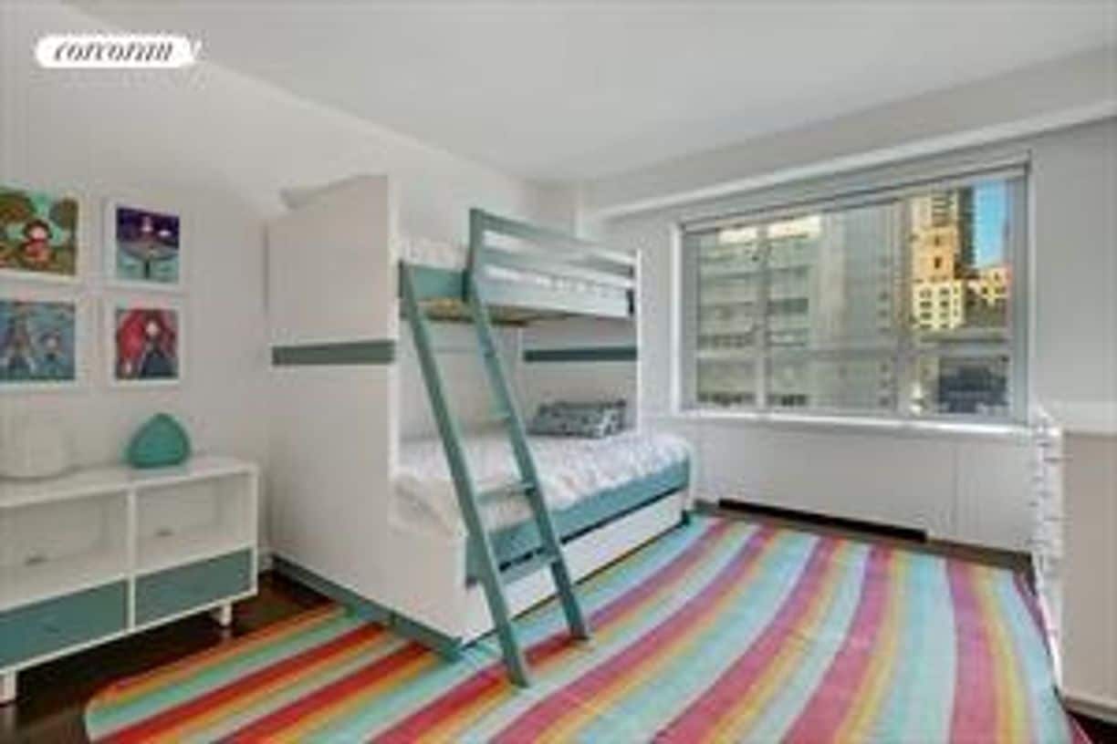 Building Photo - 200 E 66th St