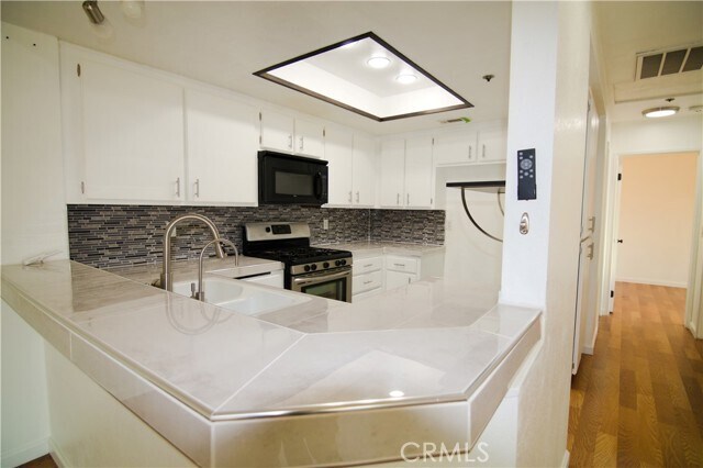 Foto del edificio - 450 Anderwood Ct
