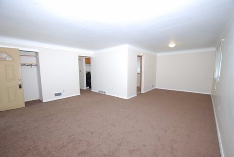 Building Photo - 5150 Chantilly Dr