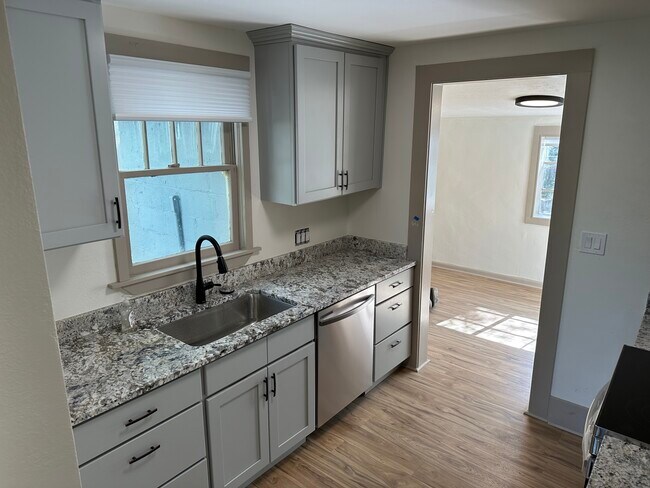 Foto del edificio - 331 S Pleasant St