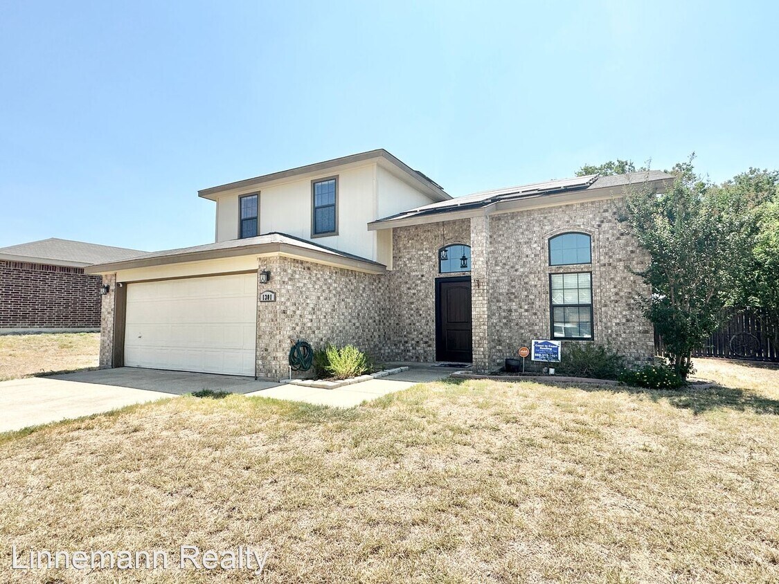 Primary Photo - 5 br, 2.5 bath House - 1301 Travis Circle