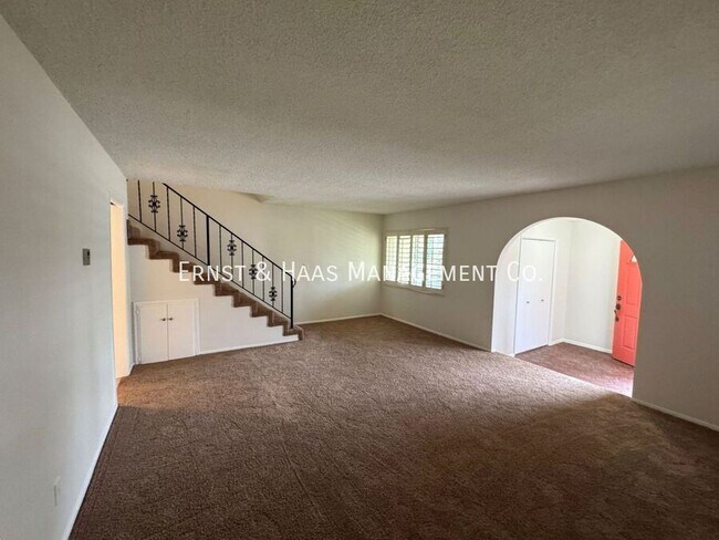 Foto del edificio - 242 1/2 Belmont Ave.-