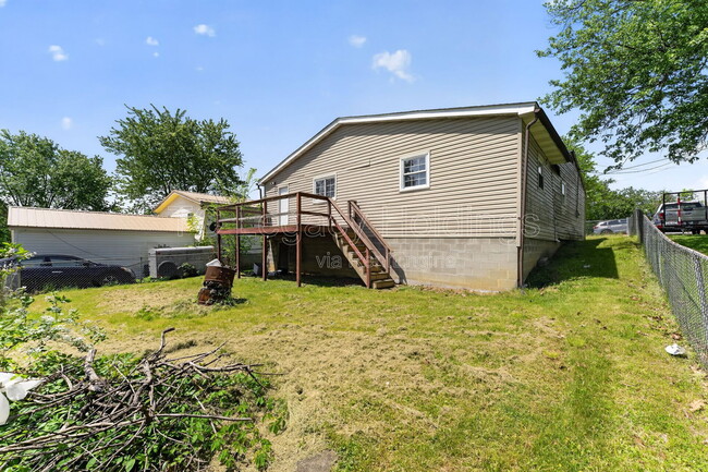 Building Photo - 90 Needham St