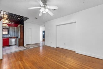 Building Photo - 5419 Gulfton St