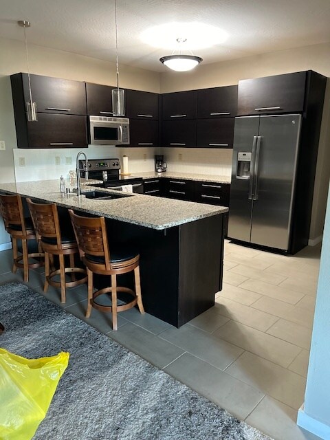 snack bar in kitchen - 400 N Richmond St