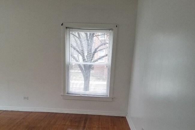 Bed Room - 910 W 77th St
