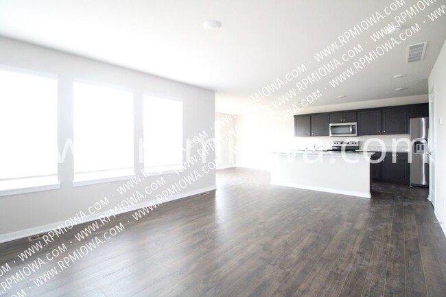 Foto del edificio - NEWER CONSTRUCTION!! 4 Bedroom, 2.5 Bath i...