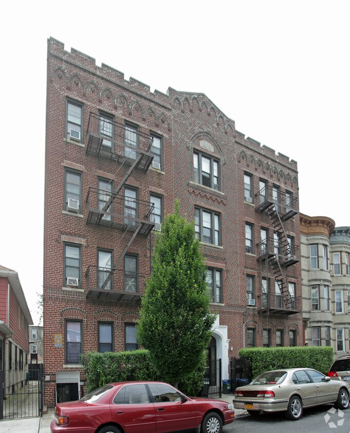 Foto principal - 324 E 31st St