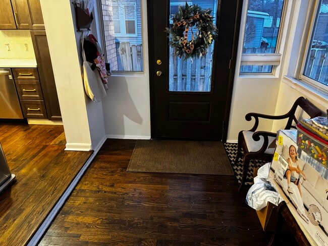 Building Photo - 608 Montrose Ave