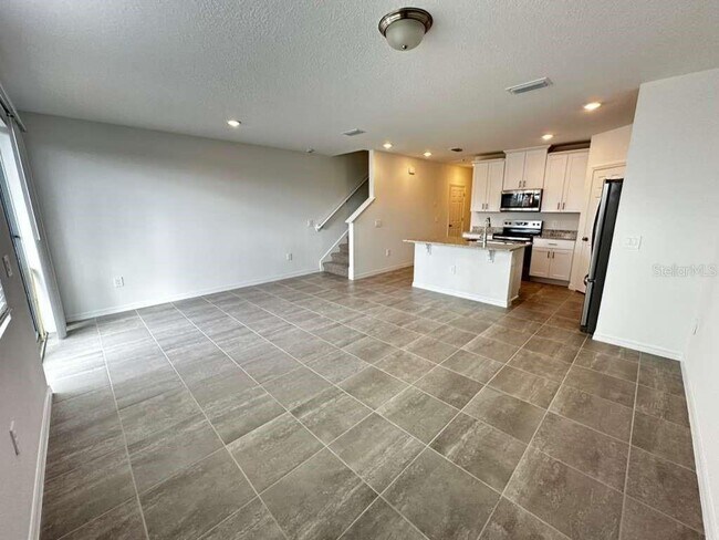 Foto del edificio - 16345 Bird of Paradise Ave