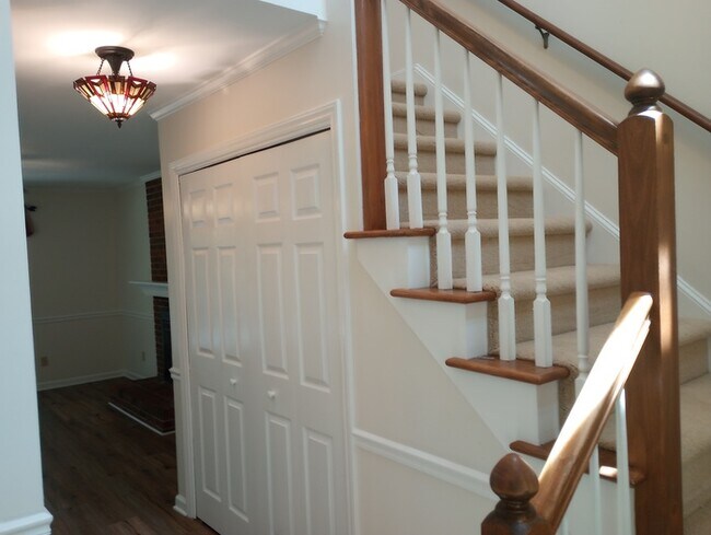 Foto del edificio - 106 Fishers Creek Ct