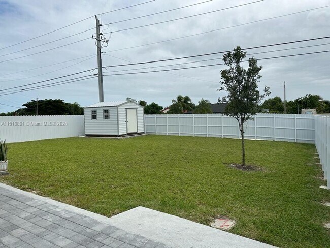 Foto del edificio - 12760 Sw 215th Ter #1 Miami, FL