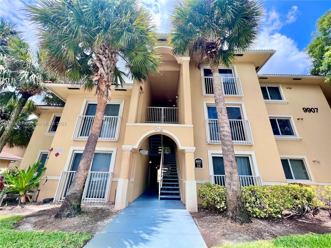 9907 Westwood Dr Unit 222, Tamarac, FL 33321 Condo for Rent in