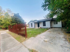 Building Photo - 4604 Dewberry St