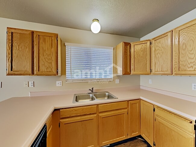 Building Photo - 1365 E 150 S