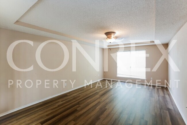 Building Photo - Beautiful New Conrex Renovation