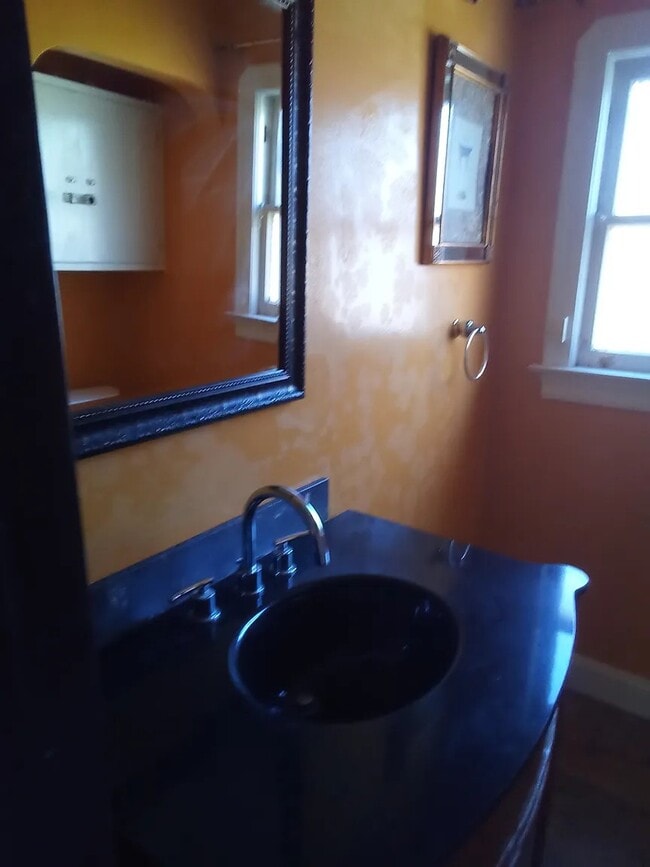 Building Photo - 1426 Amador St