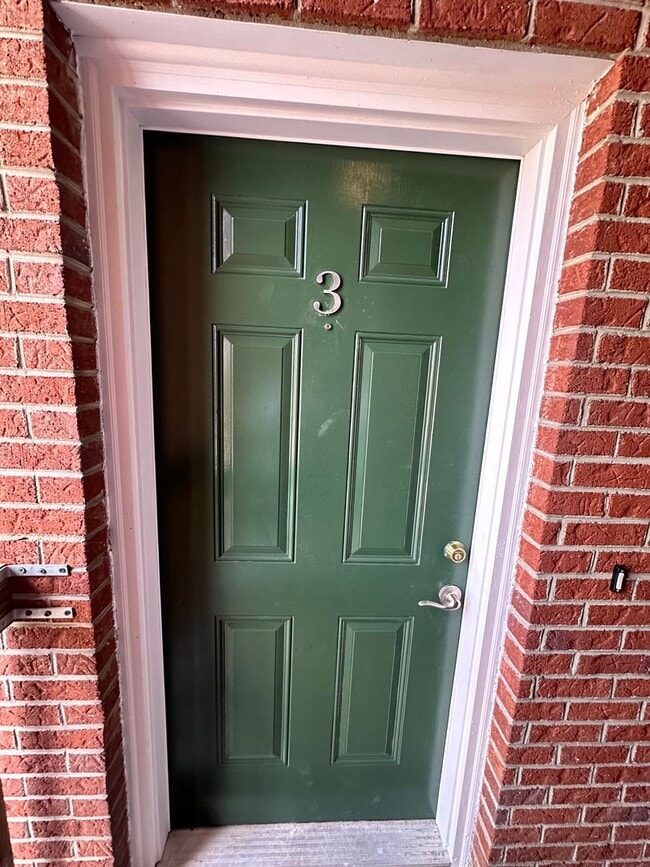 Foto del edificio - Renovated 4 Bedroom 2 Bath Room Downtown -...