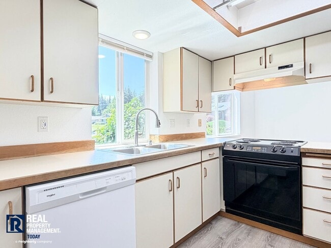 Building Photo - Swanson - 1317 (ADV only)