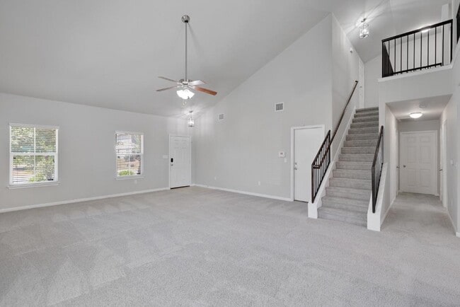 Building Photo - 533 Goddard