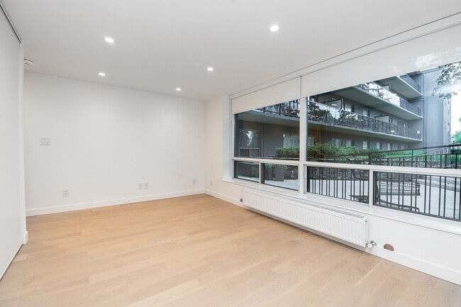 Building Photo - 31 Paxtonia Blvd