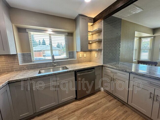 Foto del edificio - 2322 E Vassar Dr