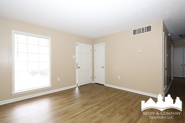 Building Photo - 2795 Ridgeview Rd