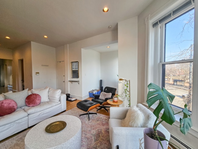 Building Photo - 1808 N Clark St