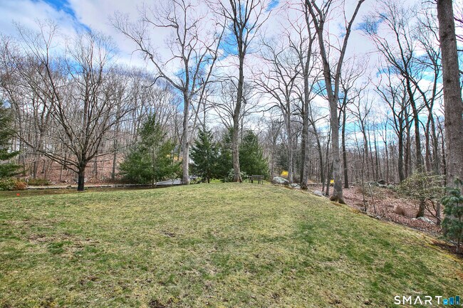 Foto del edificio - 112 Birch Hill Rd