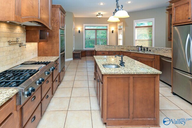 Foto del edificio - 305 Walden Glen Ct