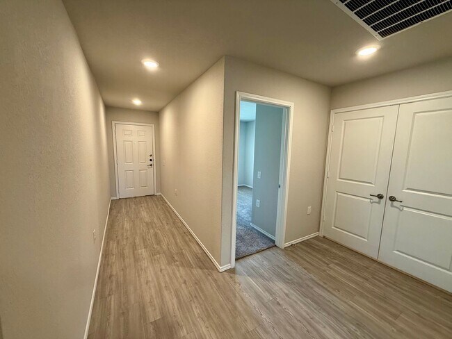 Foto del edificio - Beautiful home right next to Mission del L...