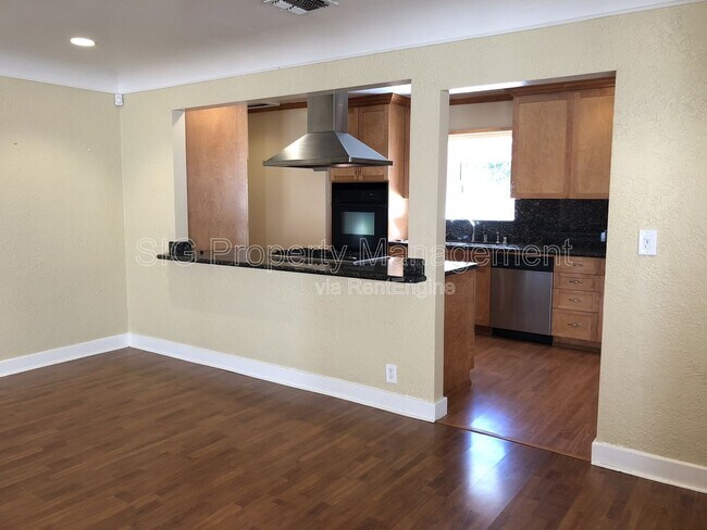 Foto del edificio - 507 E Cypress St