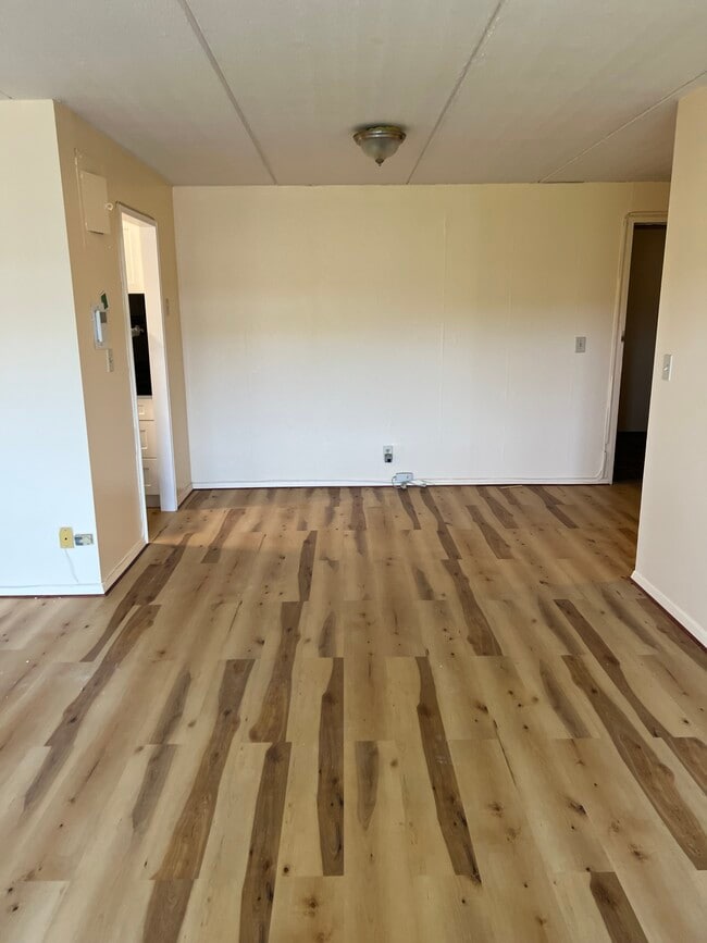Dining area - 416 Benedict Ave