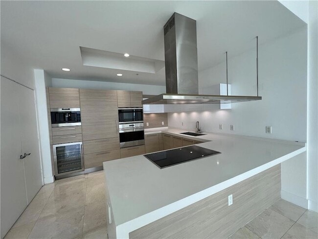 Building Photo - 17301 Biscayne Blvd