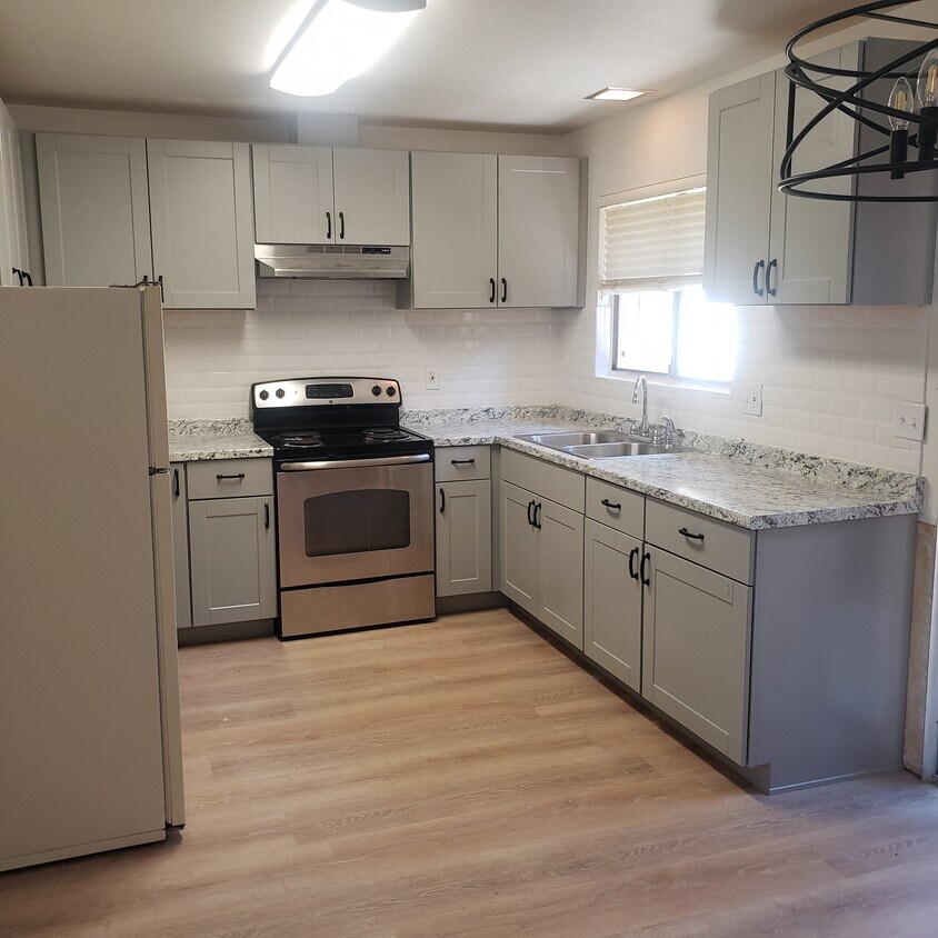 Foto del edificio - 670 Carmelita Dr