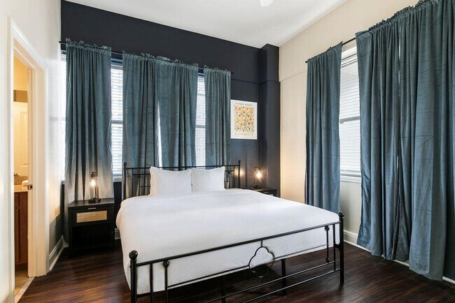 Building Photo - 925 Common St