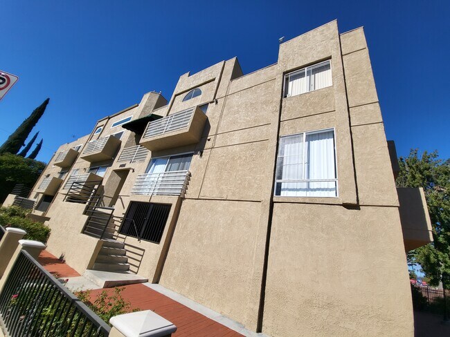 Foto del edificio - 14105 Califa St
