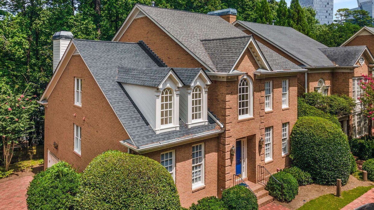 Primary Photo - 448 Ivy Park Ln NE