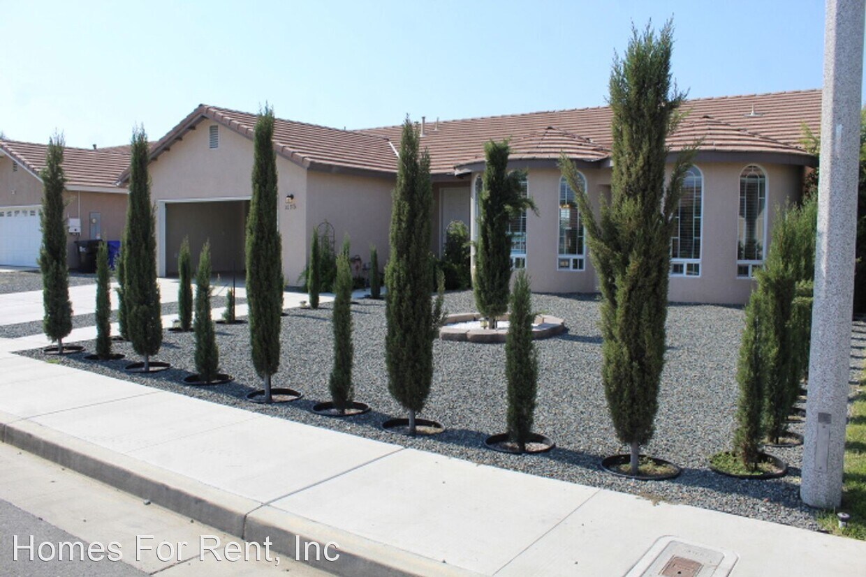 Foto principal - 4 br, 2 bath House - 1093 W. Forest Ave