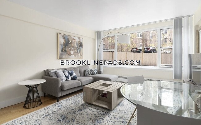 Building Photo - 1440 Beacon St