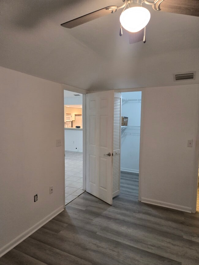 Building Photo - 2135 Golfside Village Dr