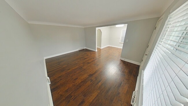 Building Photo - 28319 Maple St