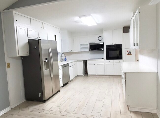 Foto del edificio - 8620 Chateau Cir