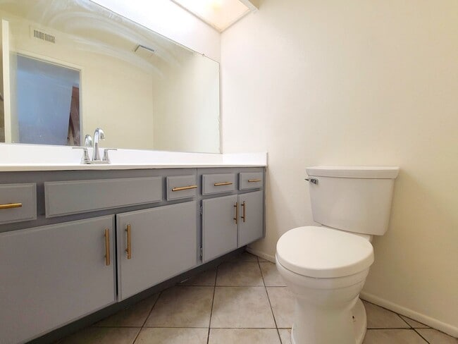 Building Photo - $500 MOVE-IN CREDIT w/Approved 675+ Credit...