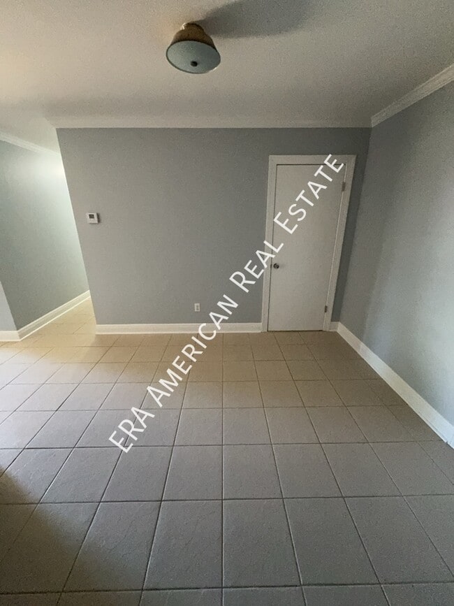 Building Photo - 901 Linden Ave