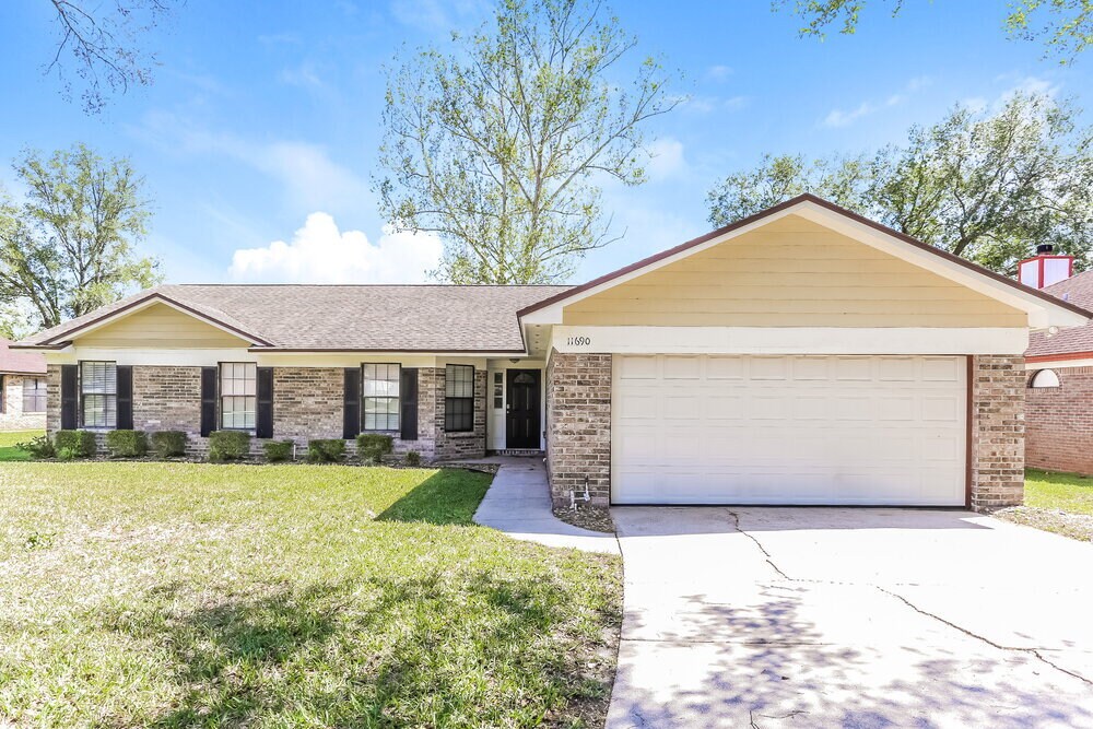 Primary Photo - 11690 Cherry Bark Dr W
