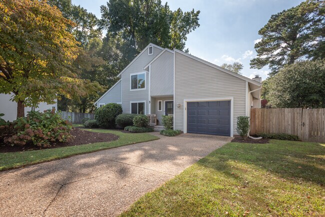 Building Photo - 3 Round Table Ct