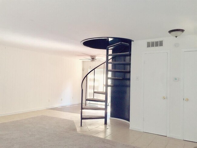 Building Photo - 12806 Pandora Dr